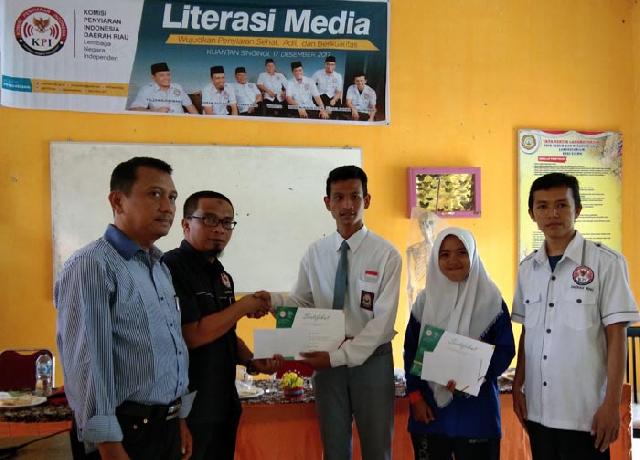 Siswa SMAN 1 Inuman Antusias Ikuti Literasi Media yang Ditaja KPID Riau