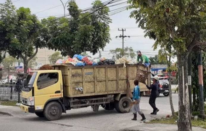 DLHK Pekanbaru Tambah Angkutan Sampah Menjelang Kedatangan Presiden Jokowi