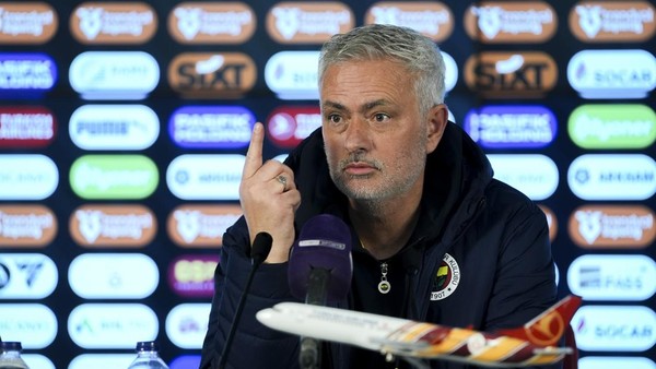 Mourinho Dihukum Empat Pertandingan