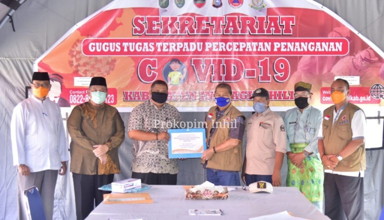 Wabup Inhil Salurkan Bantuan APD yang Diterima ke Puskesmas dan Rumah Sakit