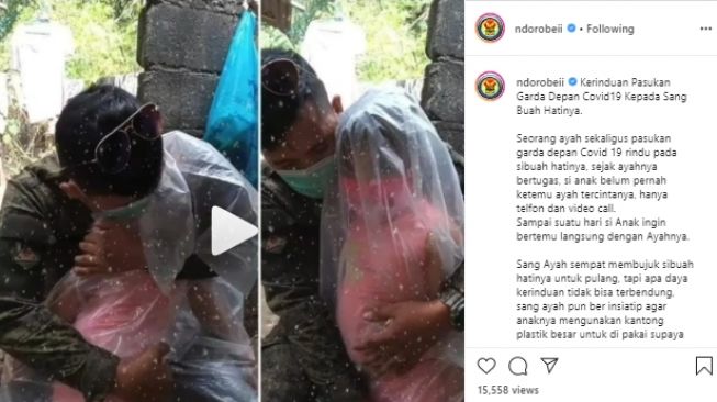 Rindu Si Buah Hati, Petugas Corona Peluk Anak Dibungkus Plastik Agar Tak Tertular