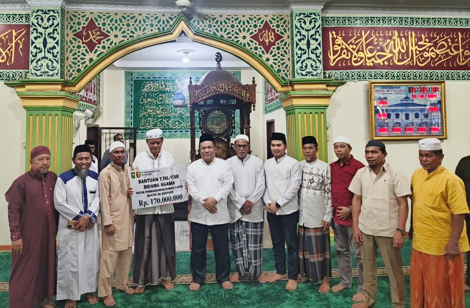 Wagubri SF Hariyanto Serahkan CSR Rp170 ke Rumah Tahfiz Masjid Ar-Rosydin