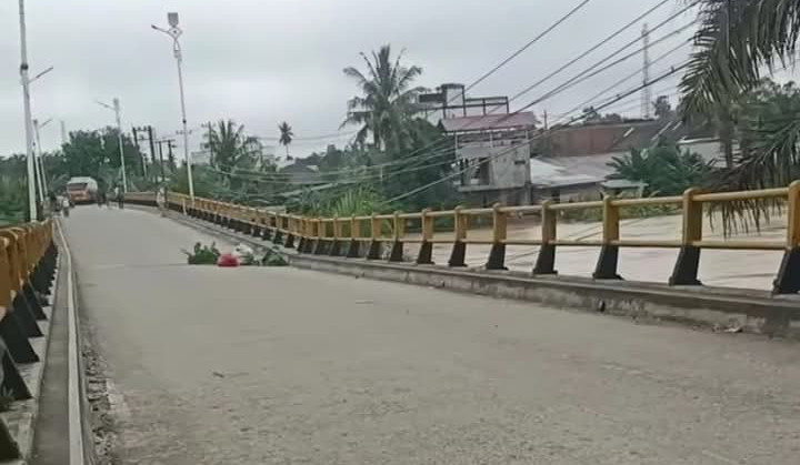 Jembatan Sungai Rokan Miring