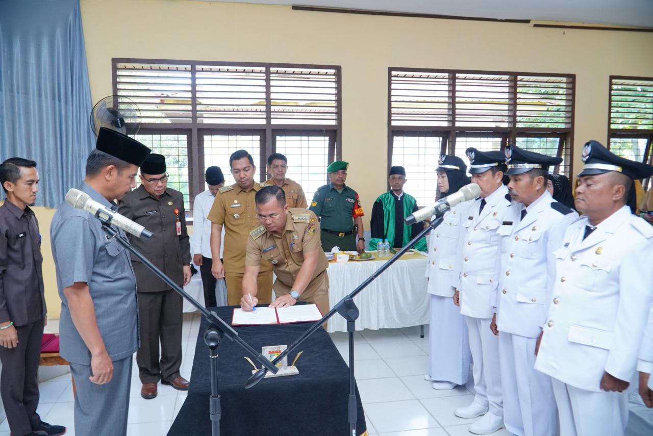 Lantik 7 Pj Kades, Pj Sekda Kampar Ahmad: Komunikasi Intensifkan