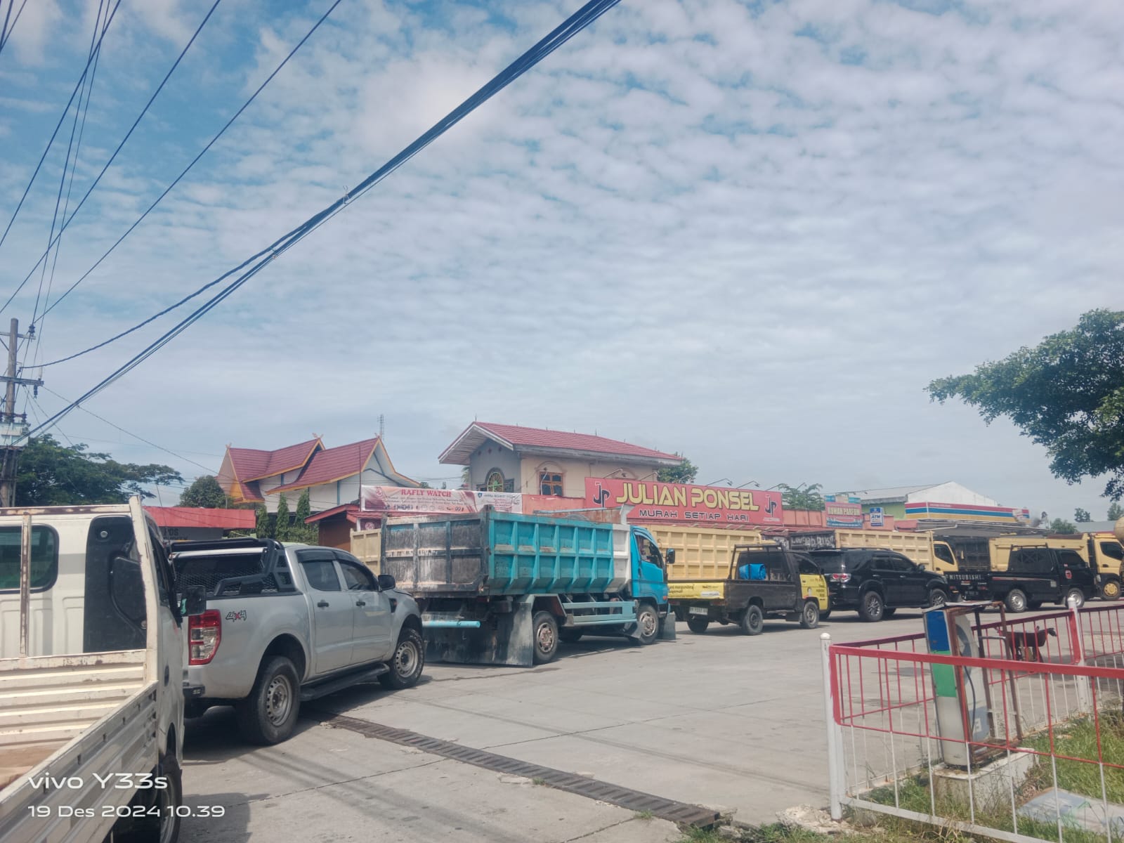 Pengemudi Truk Keluhkan Antrean Pembelian Solar di Pekanbaru