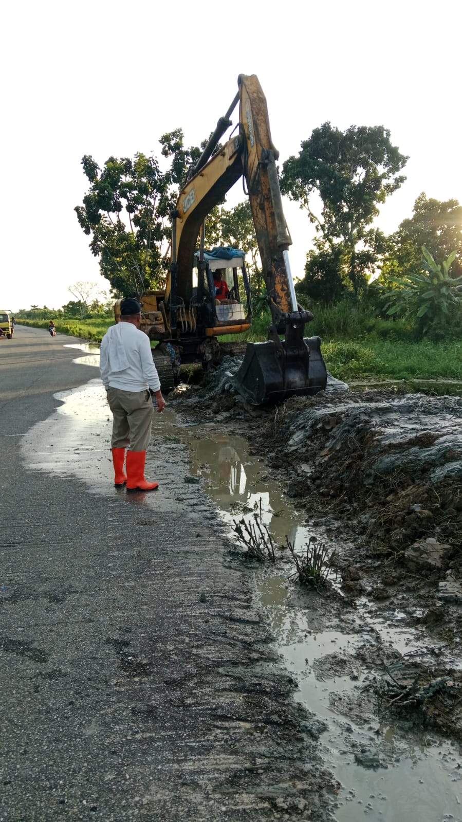 DLH Rohil Normalisasi Saluran Air