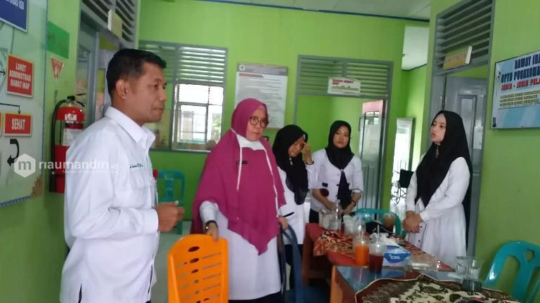 Meski Sibuk Sosialisasi Pencegahan Corona, Dinkes Kampar Cek Kesehatan Jemaah Calon Haji