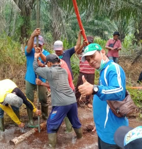 Kemitraan BRG Taja Pelatihan Pembuatan Sumur Bor di Lahan Gambut Kampung Temusai Siak