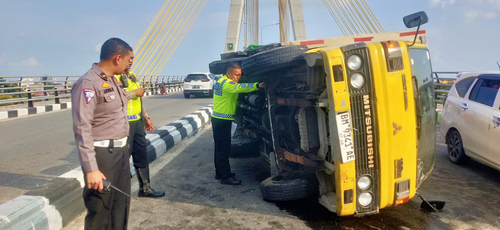 Mobil Box Tumbang, Kernet Meninggal Dunia di TKP