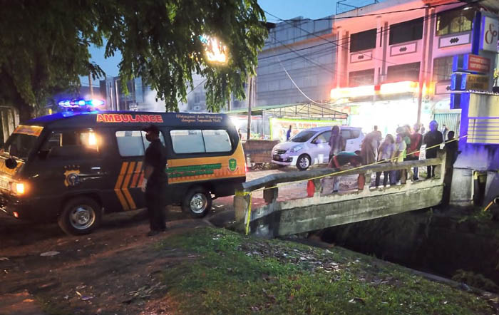 Sesosok Mayat Pria Ditemukan Sudah Membusuk di Kolong Jembatan Jalan Sudirman Pekanbaru