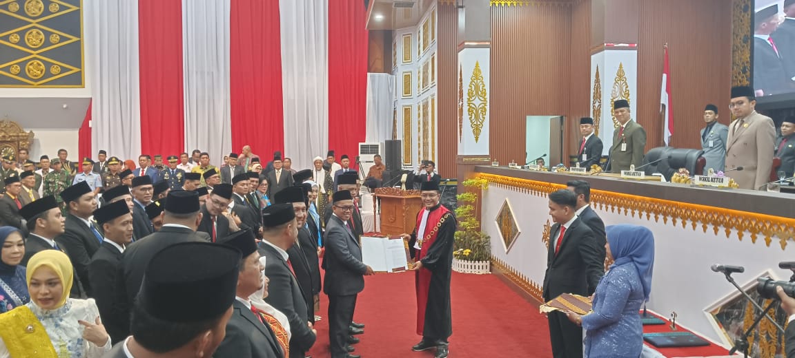 Anggota DPRD Pekanbaru Periode 2024-2029 Dilantik, Isa Lahamid Jabat Ketua Sementara