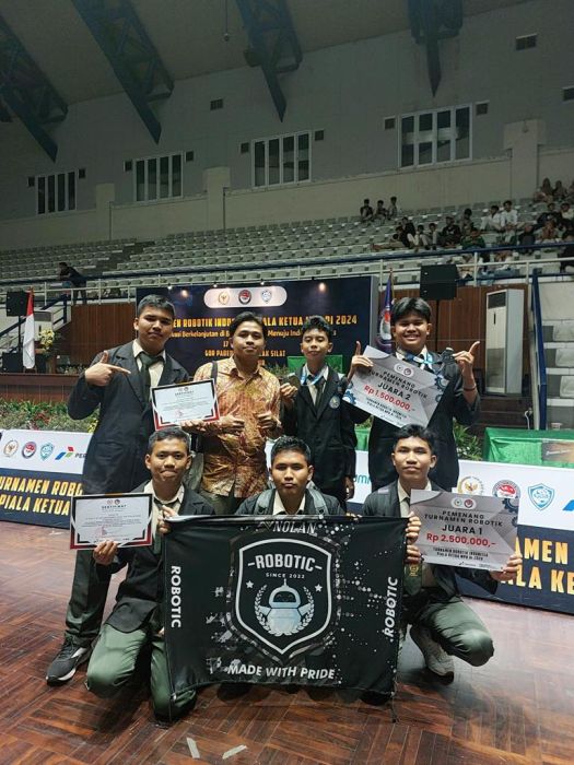 Wakili Riau, Tim Robotic MAN 1 Pekanbaru Torehkan Prestasi di Turnamen Piala Ketua MPR RI 2024