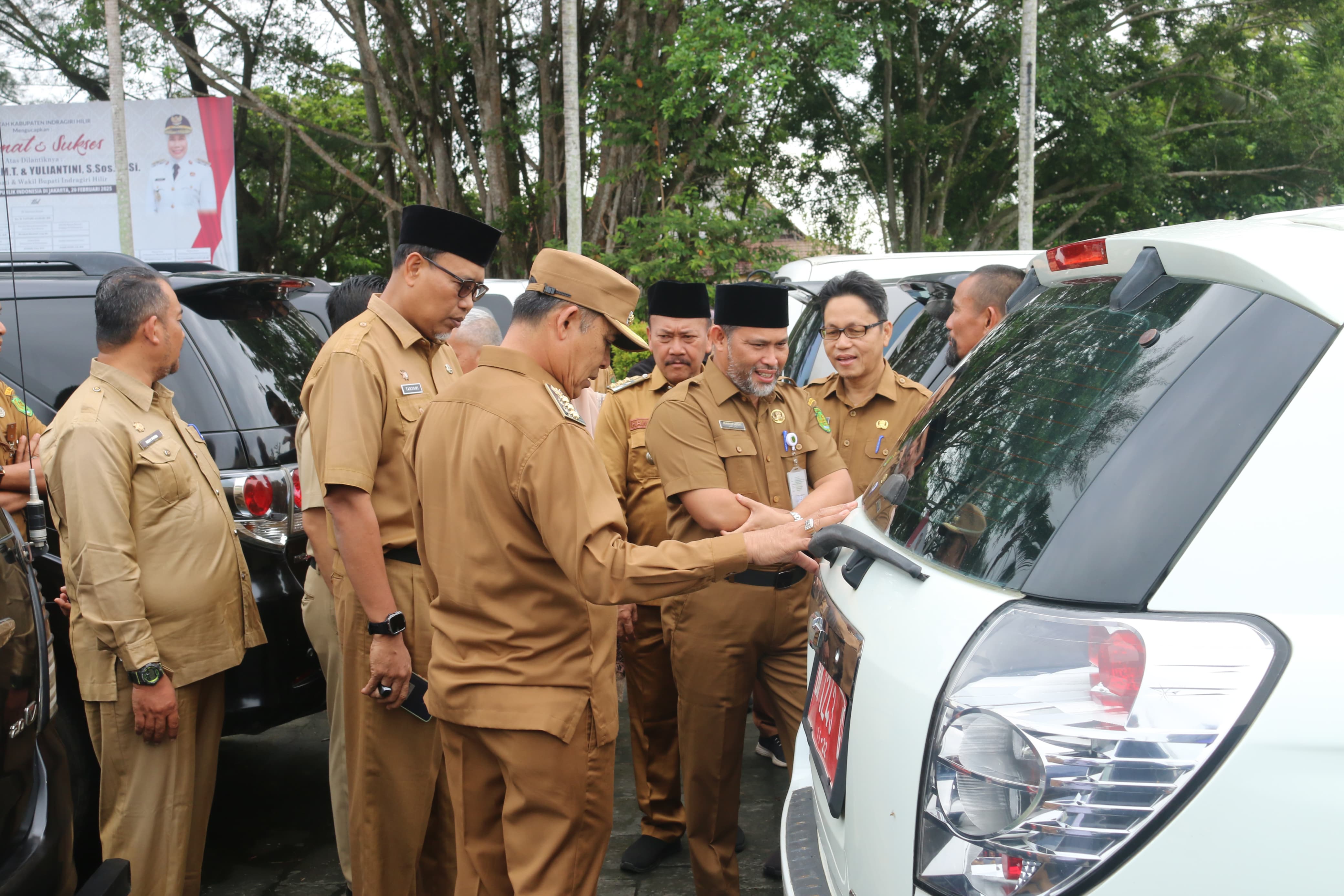 Bupati Herman Cek Kondisi Mobil Dinas Pemkab Inhil: Ada Rusak Berat