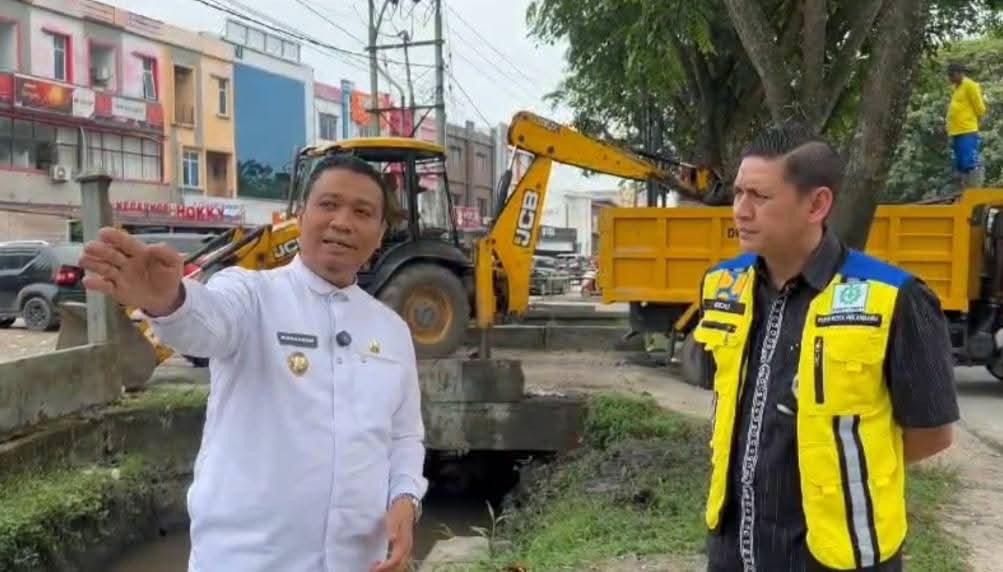 Pemko Pekanbaru Kerahkan PUPR Normalisasi Parit