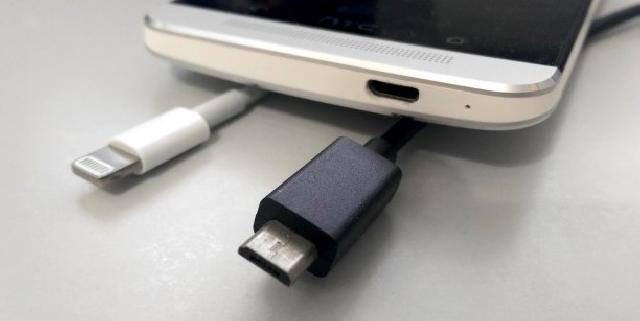 Apple Buat iPhone 8 Pakai USB-C? Pasti Makin Mirip Samsung Galaxy!