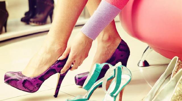 Sering Gunakan High Heels? Ini 3 Tips Agar Kaki Tetap Sehat