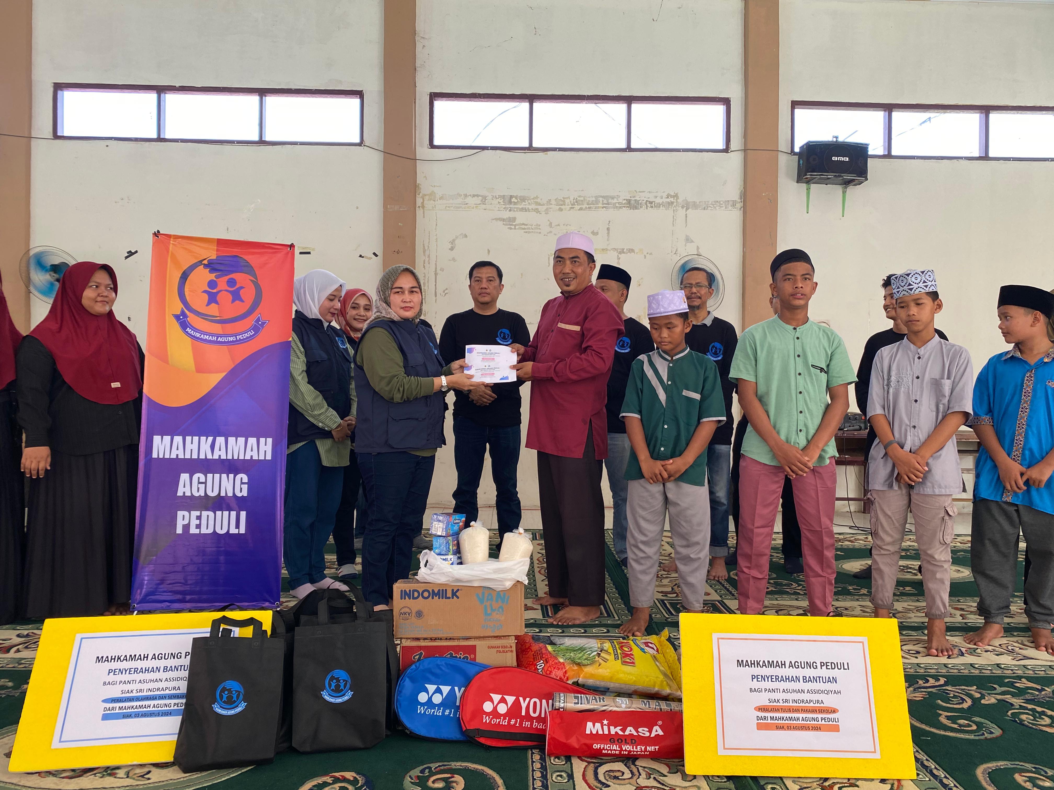 Makamah Agung Peduli, Berbagi Bersama Anak-Anak Panti Asuhan Assidiqiyah Siak