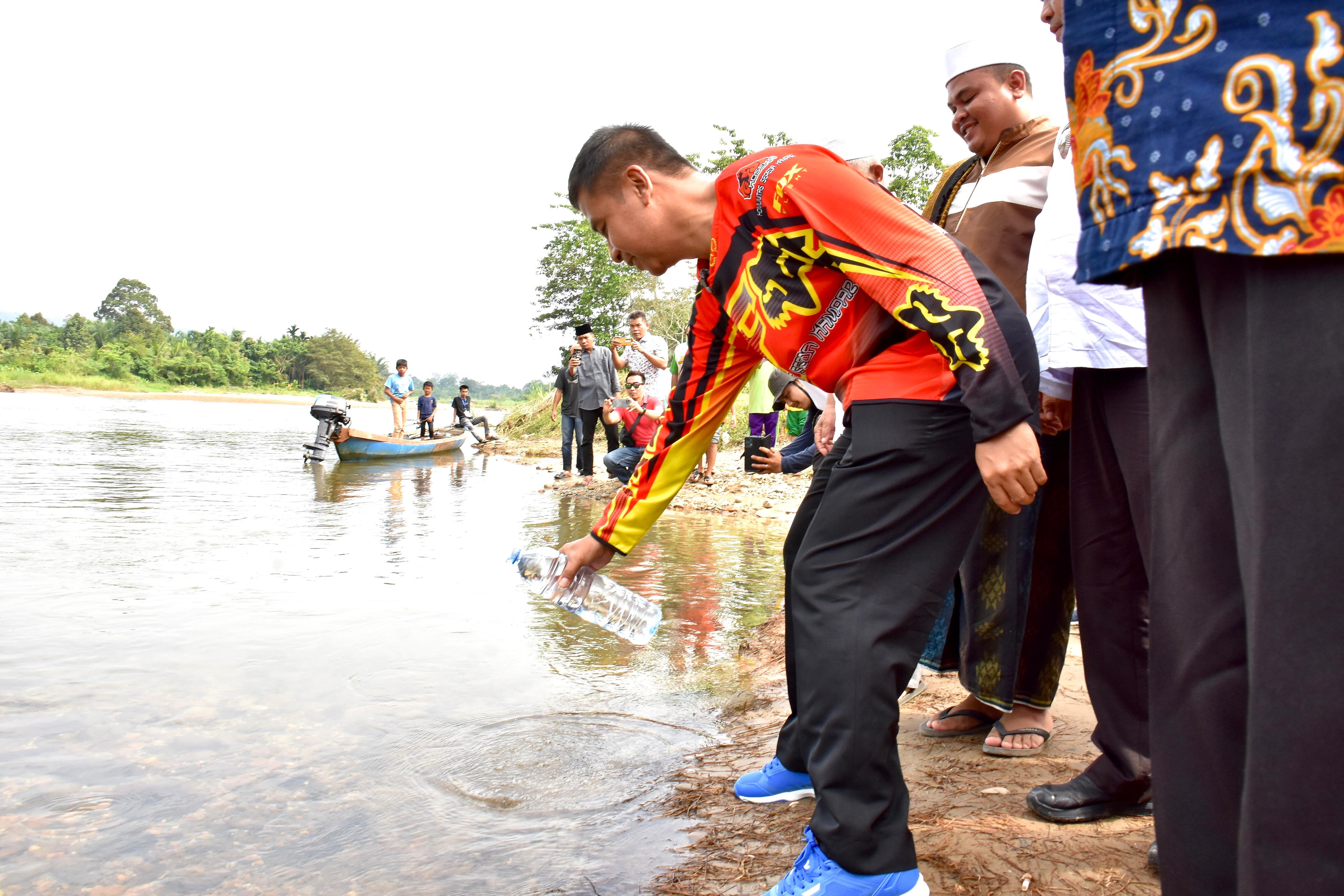 Festival Mancokou Ikan, Lubuok Larangan Terpanjang di Kampar Dibuka