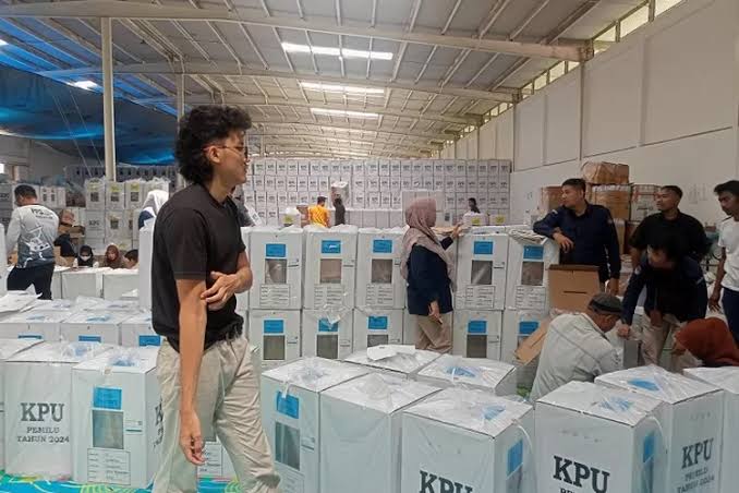 170 Orang Ditugaskan Lipat Surat Suara Pilkada Pekanbaru