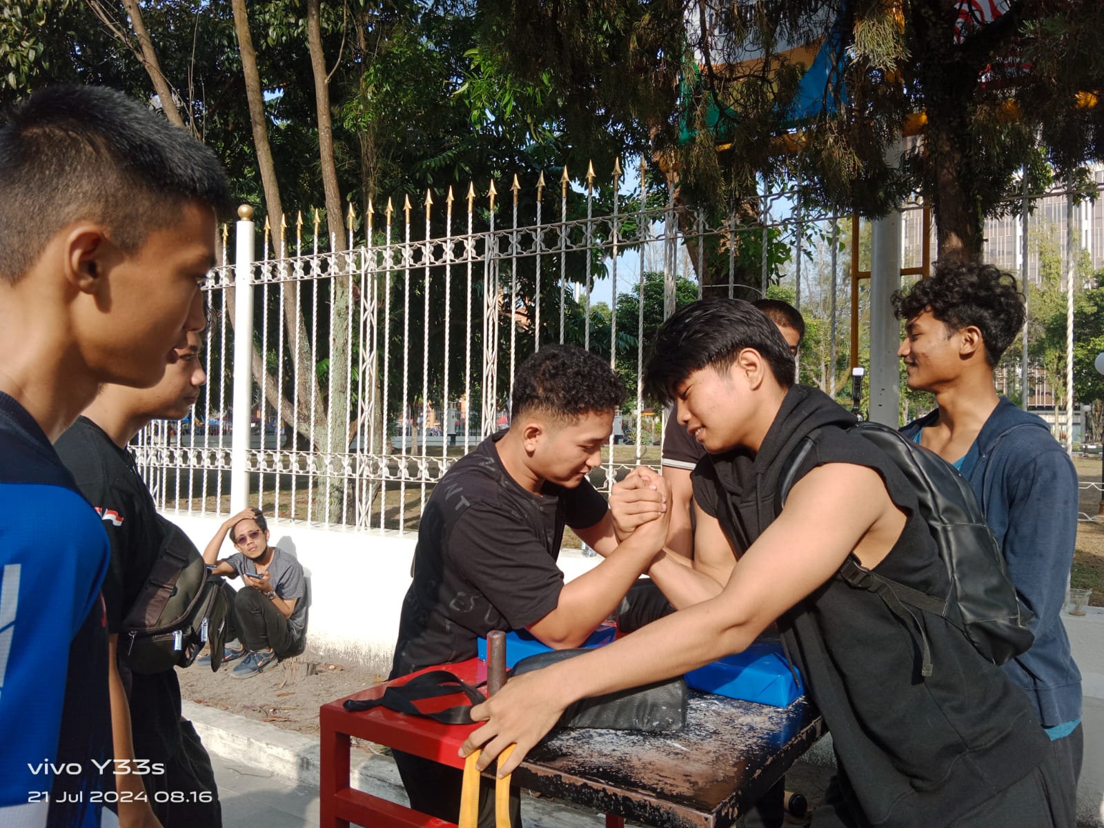 Asiknya Adu Panco di CFD Pekanbaru