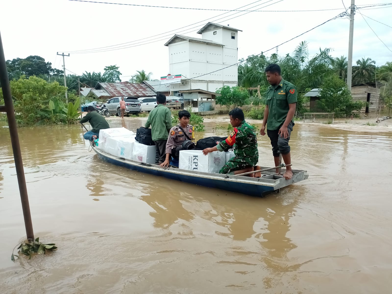 Pilkada di Rohul Lancar dan Aman Meski Ada TPS Direndam Banjir