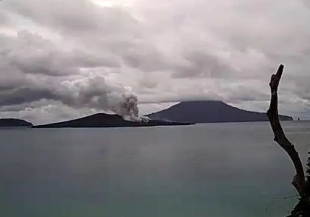 Gunung Anak Krakatau Erupsi, Semburkan Kolom Abu Setinggi 150 Meter