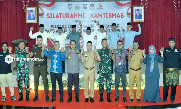 4 Kandidat Pilkada Kampar Saling Bergandeng Tangan