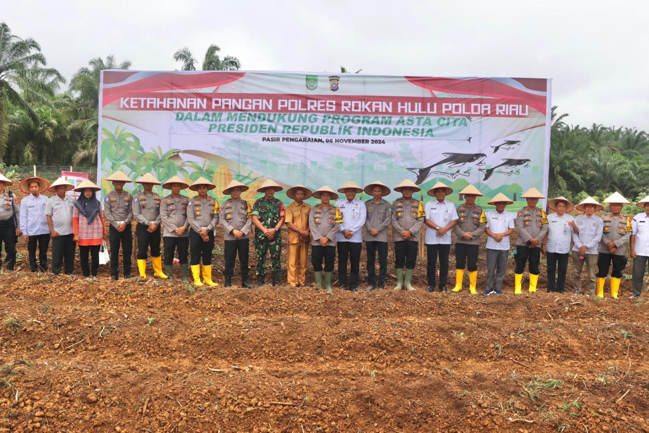 Polres Rohul Tanam Jagung dan Sebar Benih Ikan