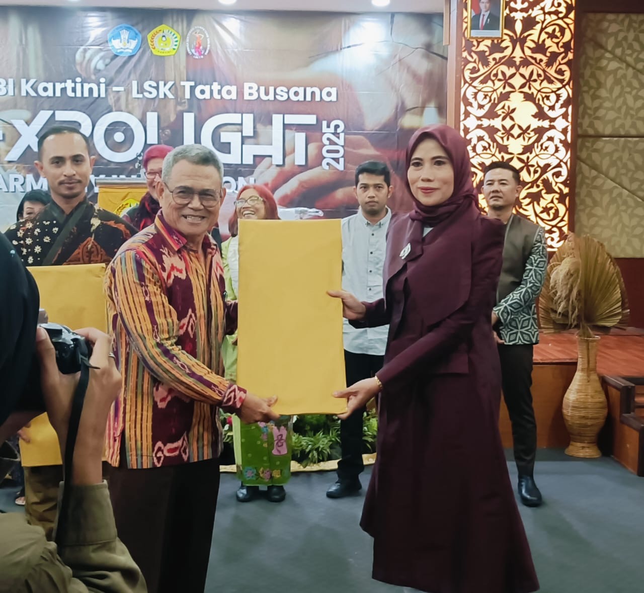 Ajang IPBI dan LSK Nasional, LKP Bina Putri Riau Juara 3