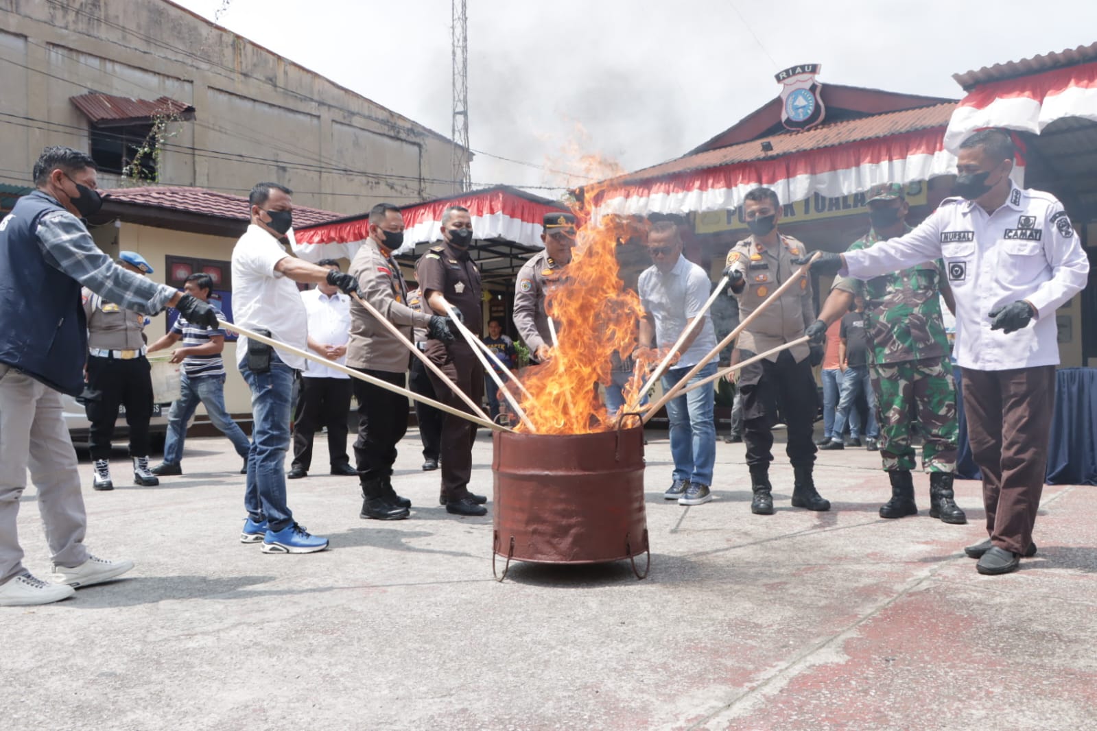 Polres Siak Musnahkan 7 Kg Ganja: Selamatkan 14 Ribu Jiwa