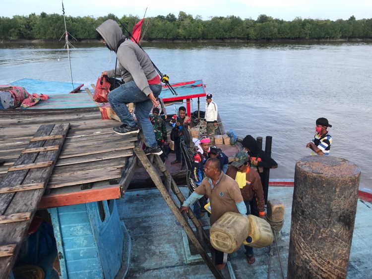 Mesin Rusak, 16 Pemancing Rohil Terapung-Apung di Laut