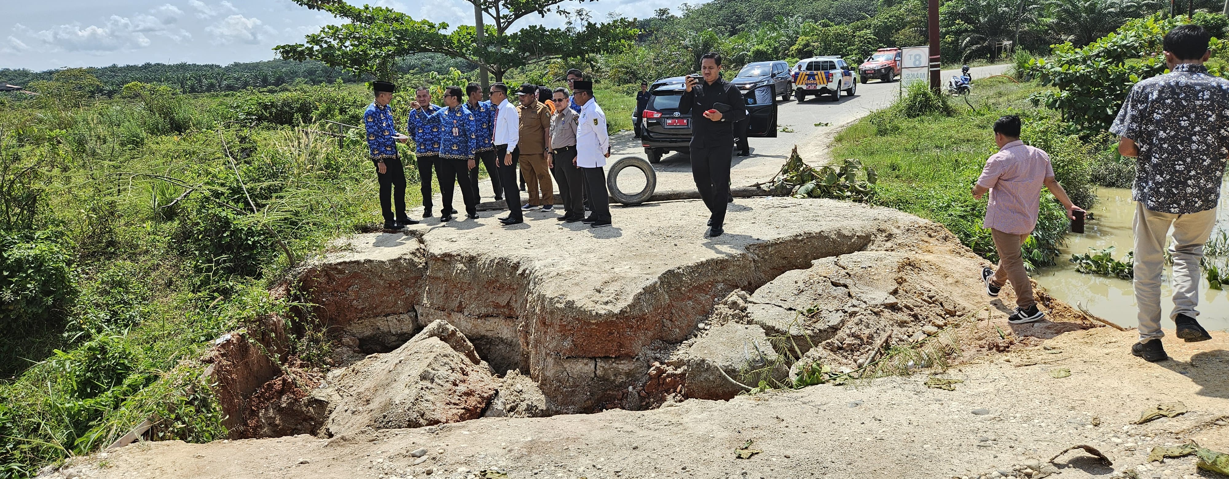 Pjs Bupati Sri Sadono Cek Jembatan Ambruk Muaro Sentajo: Jembatan Permanen Dibangun 2025