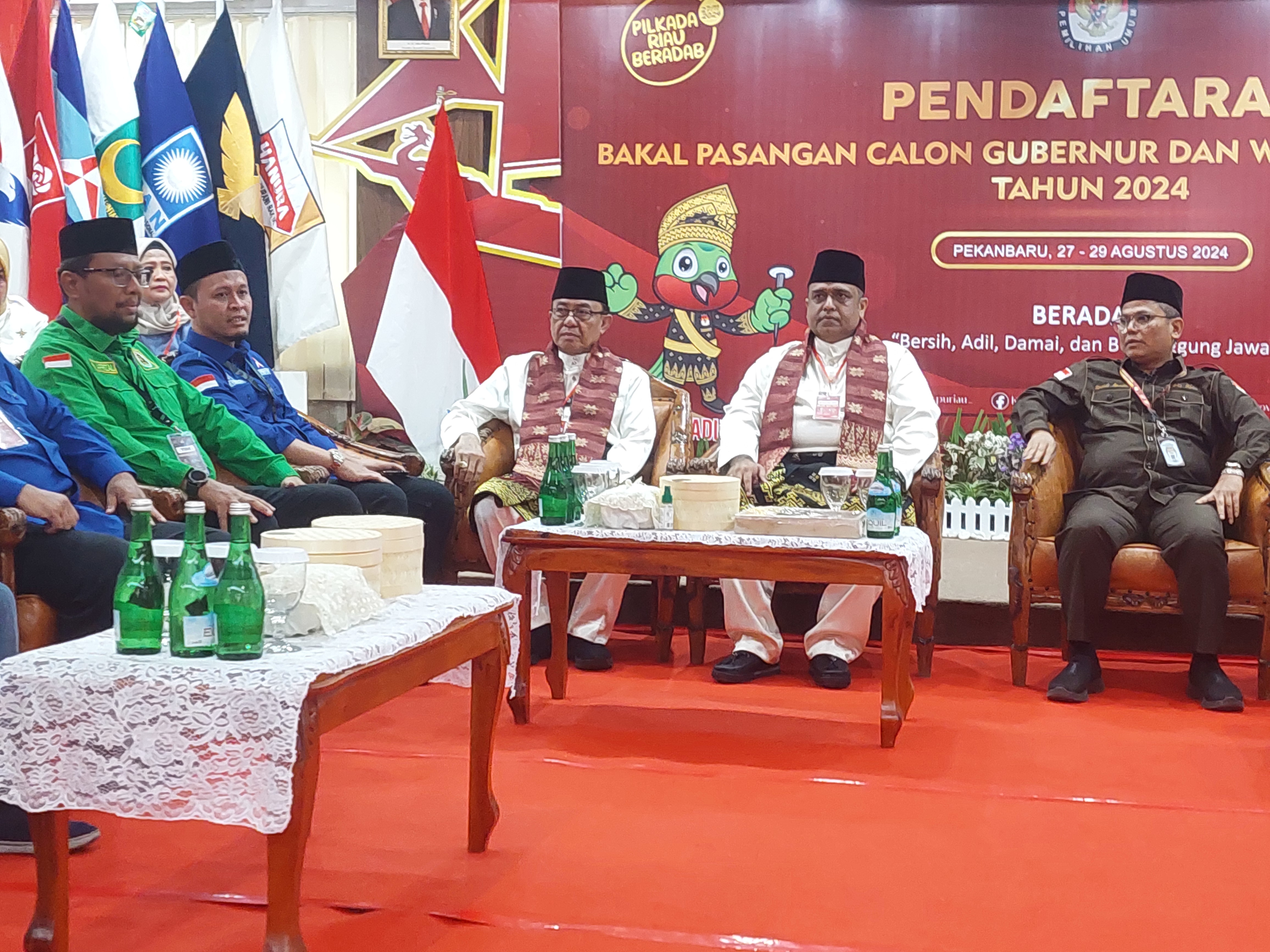 Didampingi Agung Nugroho ke KPU Riau, Nasir-Wardan Daftarkan Diri Maju Pilkada Riau 2024