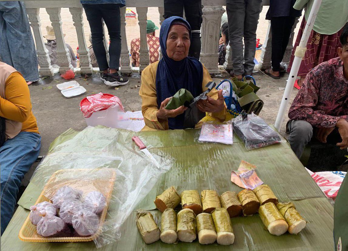 Jangan Lupa Cicipi Panganan Khas saat Nonton Pacu Jalur Kuansing, Ada Lomang Tapai