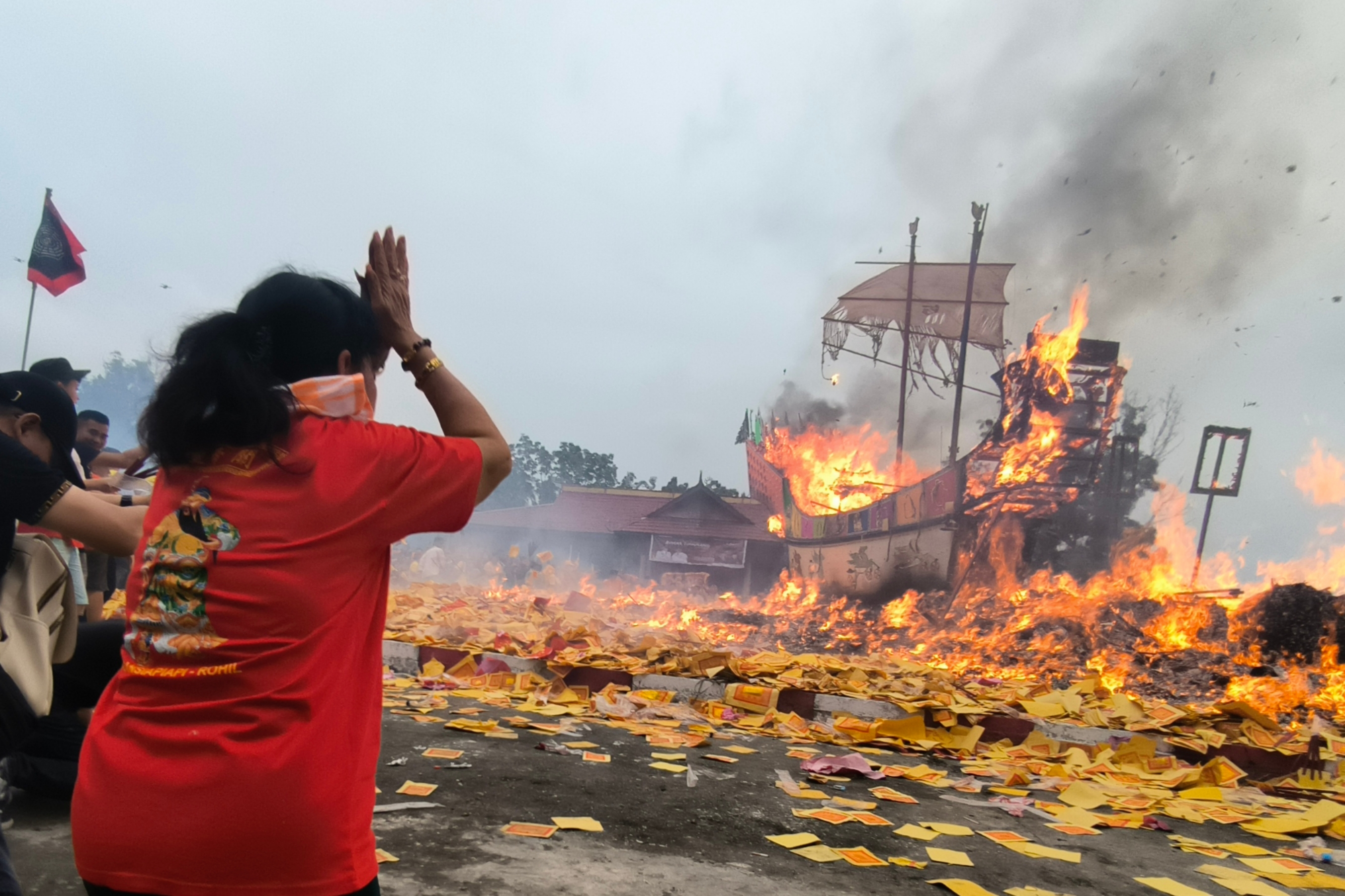 Ritual Usai, Peruntungan Tongkang Jatuh ke Arah Darat