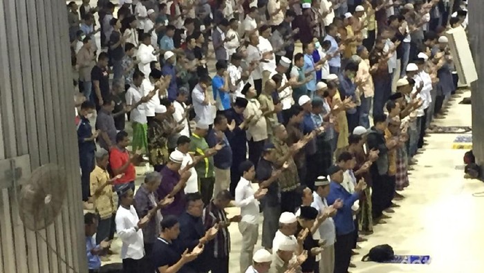 Seperti Ini Salat Zuhur di Masjid Istiqlal Saat Wabah Corona Melanda Jakarta 