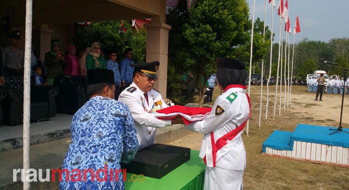 Camat Kuantan Hilir Seberang Ajak Pelajar Contoh Pengorbanan Para Pejuang Kemerdekaan