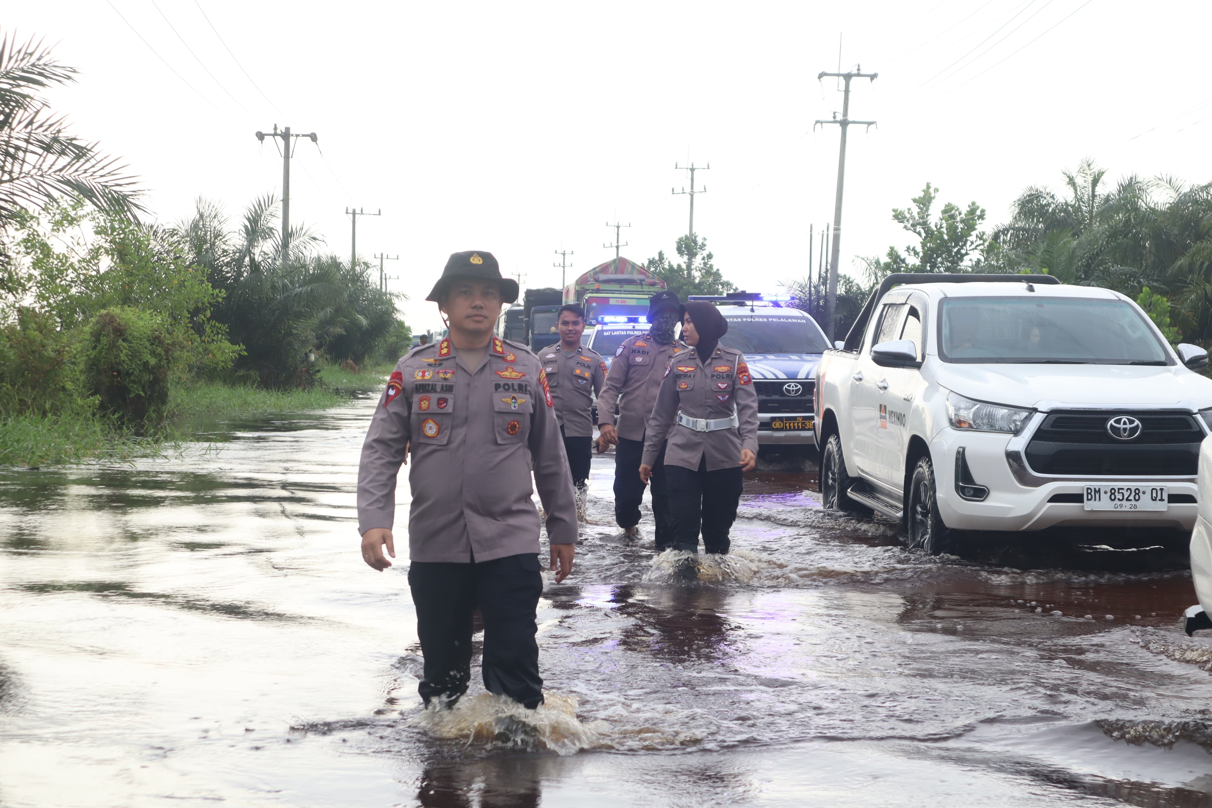 Berlakukan Buka Tutup di Lintas KM 83 Kemang, Pengendara Diminta Ikuti Petunjuk Personel Jaga