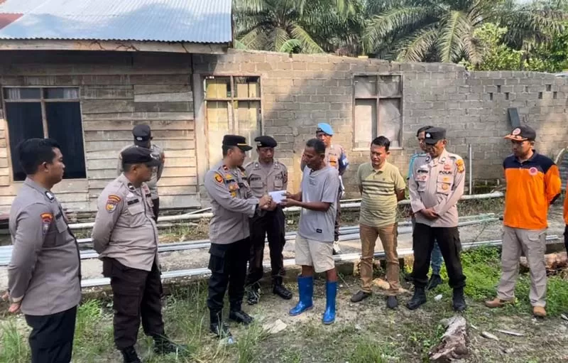 Rumah Warga Desa Kulim Jaya Diterjang Angin Puting Beliung