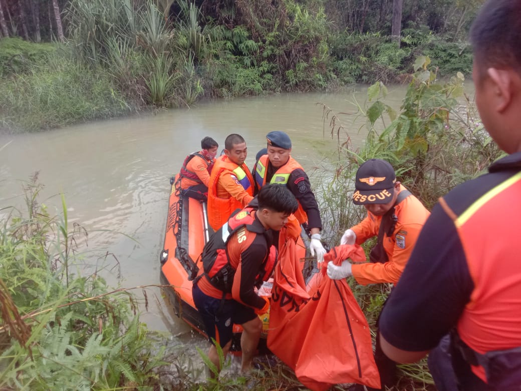 Pencarian Dilanjutkan, Tiga Jenazah Anak-anak di Tragedi Truk Masuk Sungai Belum Ditemukan