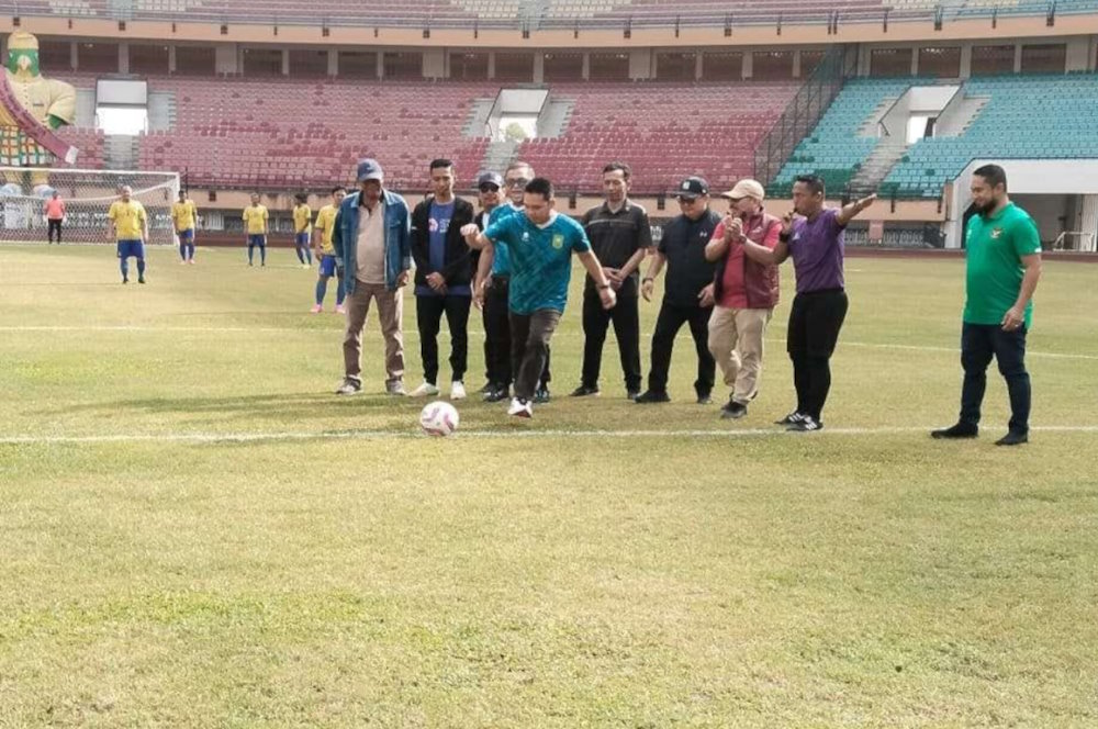 Dispora Riau Sukses Gelar Turnamen Sepak Bola U-40