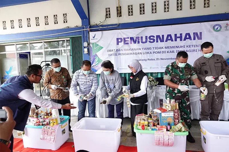 Loka POM Inhu Musnahkan Obat dan Makanan Senilai Rp998 Juta