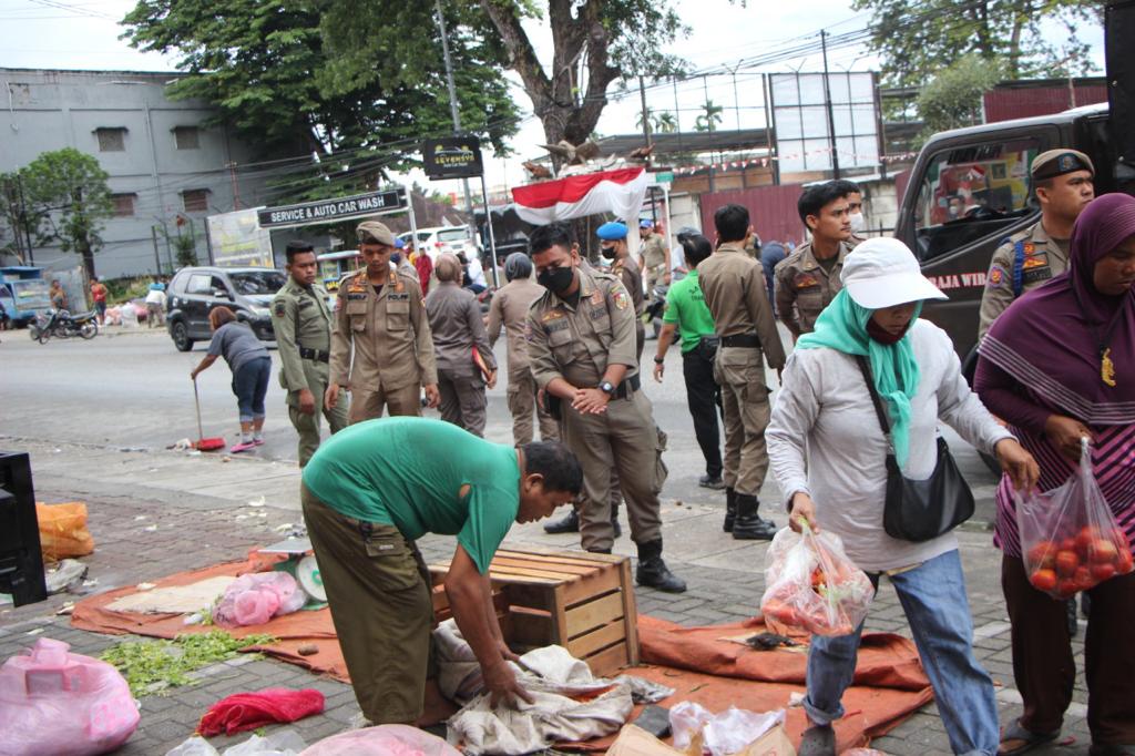 Tak Patuhi Aturan, Kasatpol Sebut PKL Ahmad Yani Kucing-kucingan