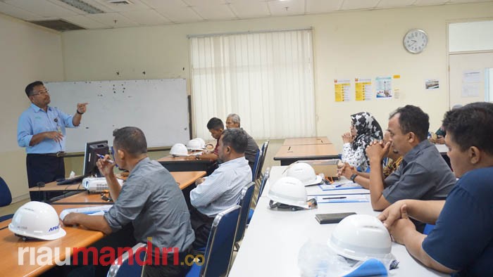 Tingkatkan Pengetahuan, Guru SMK Pangkalan Kerinci dan Pekanbaru Magang di RAPP