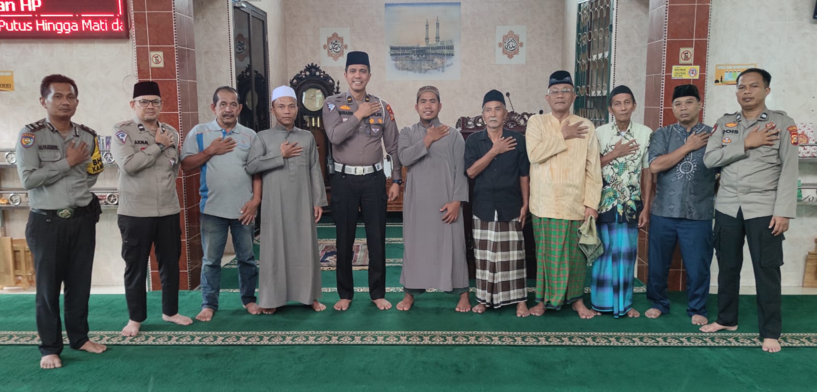 Polsek Sukajadi Sampaikan Pesan Kamtibmas Saat Dialog Salat Subuh