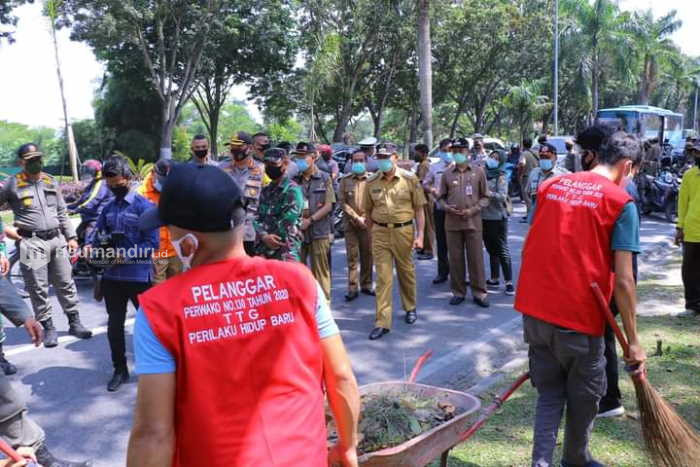 119 Warga Pekanbaru Terjaring Razia Tak Pakai Masker, Sanksi Denda Hingga Bersihkan Parit