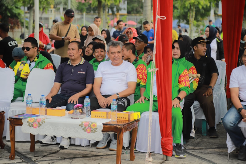 Ribuan Masyarakat Semarakkan Senam Massal Dispora Riau