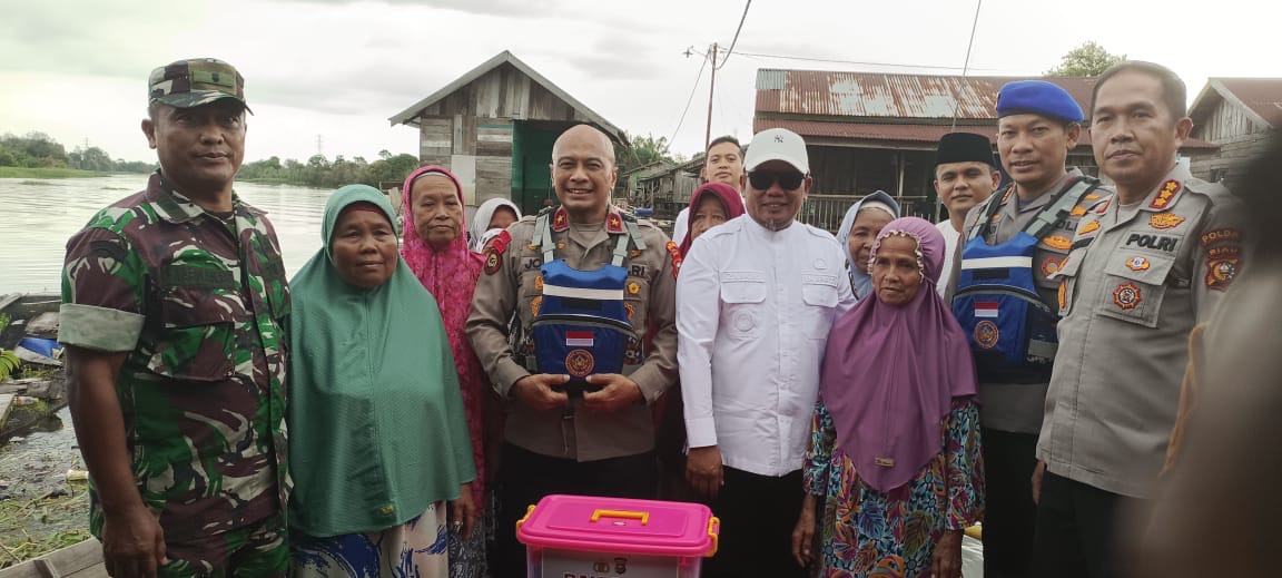 Bersama Bupati Zukri, Wakapolda Brigjen Adrianto Tinjau Daerah Terdampak Banjir