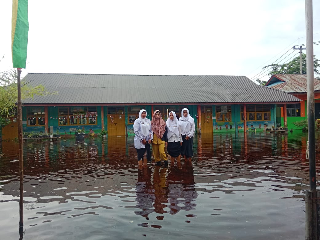 Siswa Diliburkan, 12 Sekolah di Bangko Terendam Banjir