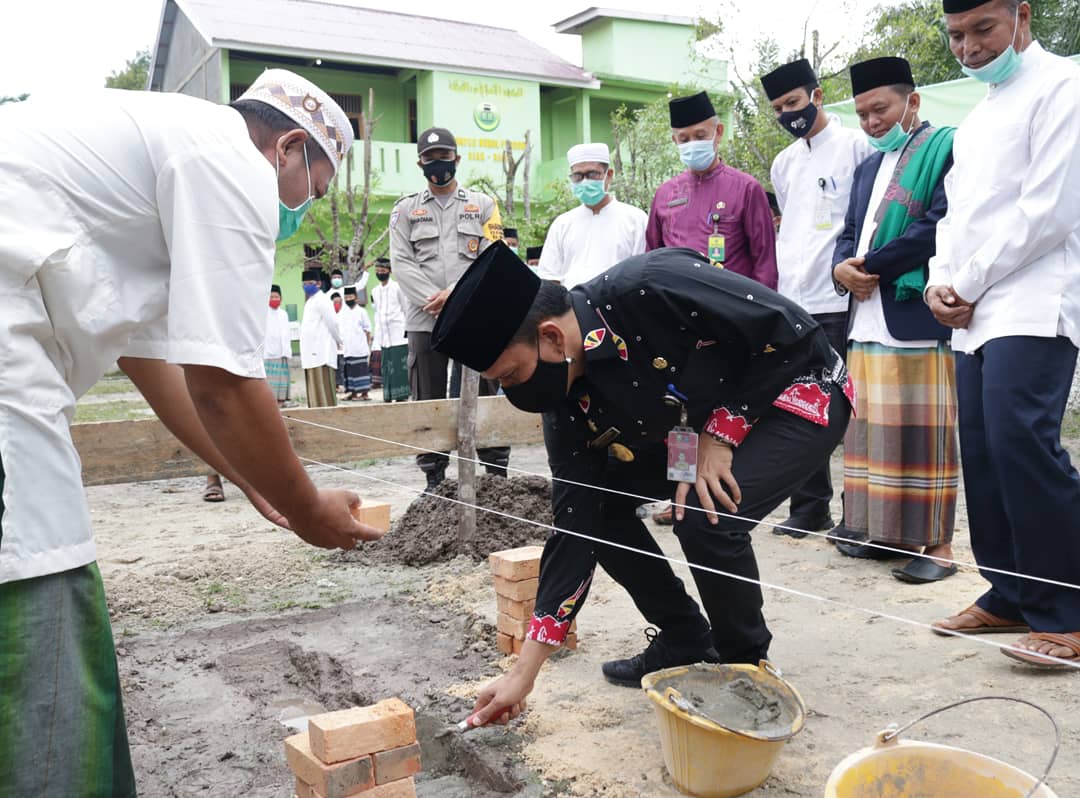 Pjs Bupati Siak Pimpin Upacara Hari Santri di Ponpes Nurul Furqon